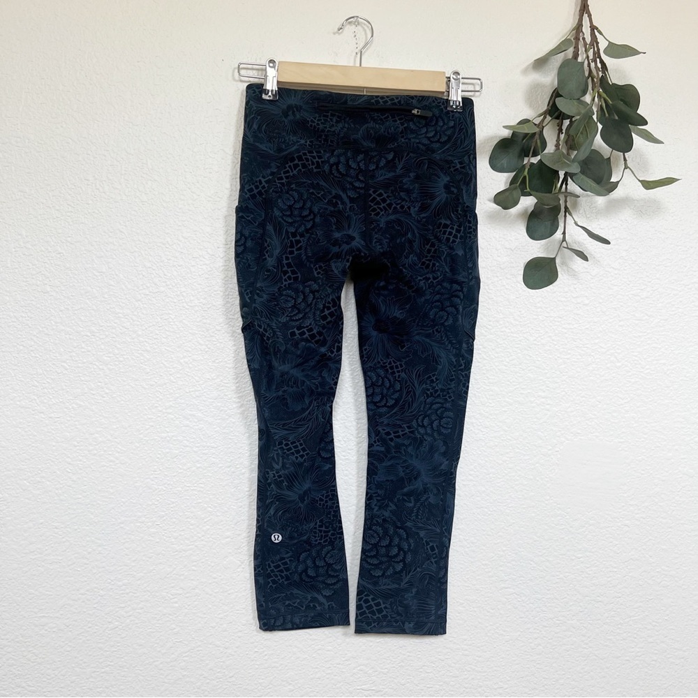 Lululemon- Speed Up Crop 21’ in Nouveau Mach Blue Black- 4 - Picture 7 of 8